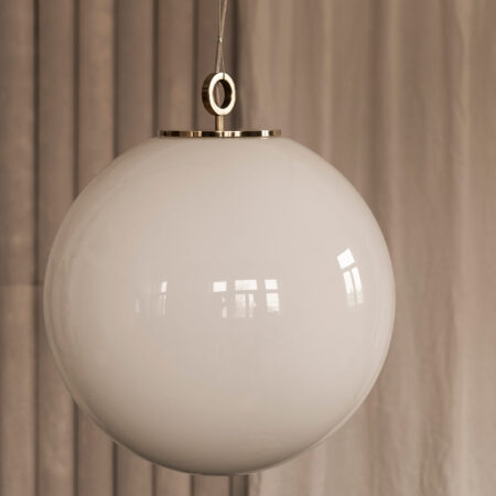 Szklana lampa wisząca ogromna biała kula z mosieżnym deklem