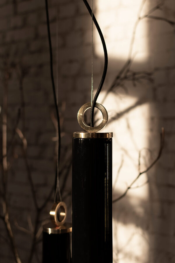 Czarna Szklana Lampa Wiszaca Kopenhaga z mosięznym pierścieniem